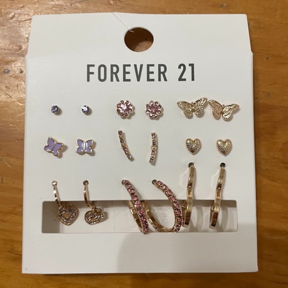 (FREE with bundle) Y2K-style set of 9 earring pairs